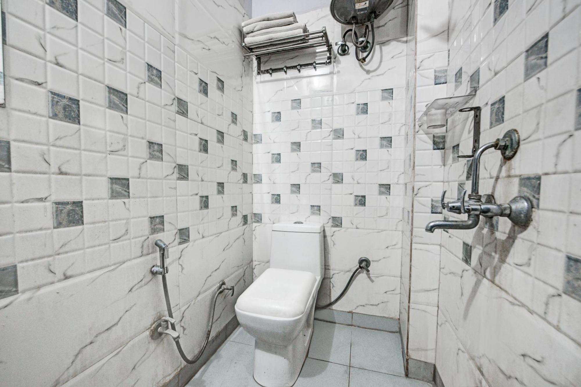 Royal Spark Inn1 - Medicity Gurugram, Near Medanta Hospital Gurgáon Kültér fotó
